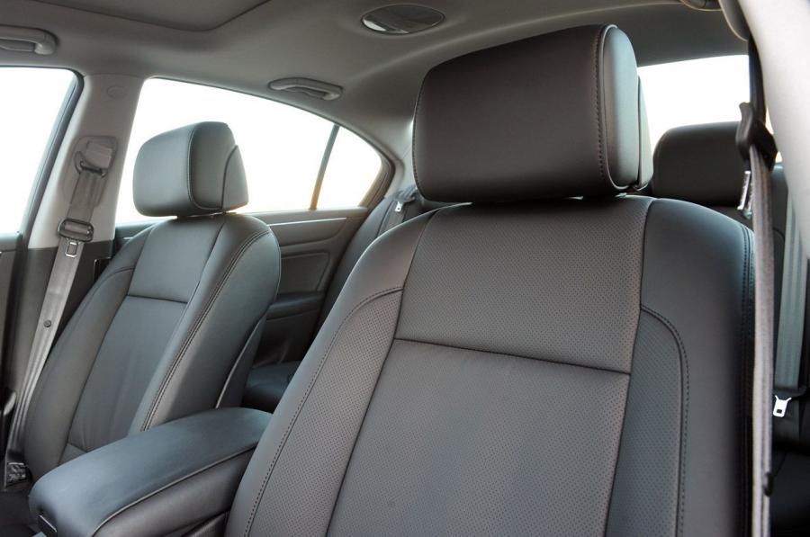  Hyundai Genesis 2012 года  (фото 21 из 73)